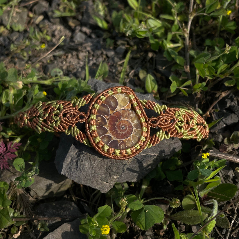 Hand-woven macrame Ammonitida bracelet