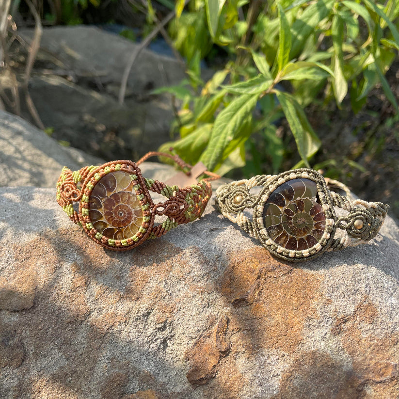 Hand-woven macrame Ammonitida bracelet